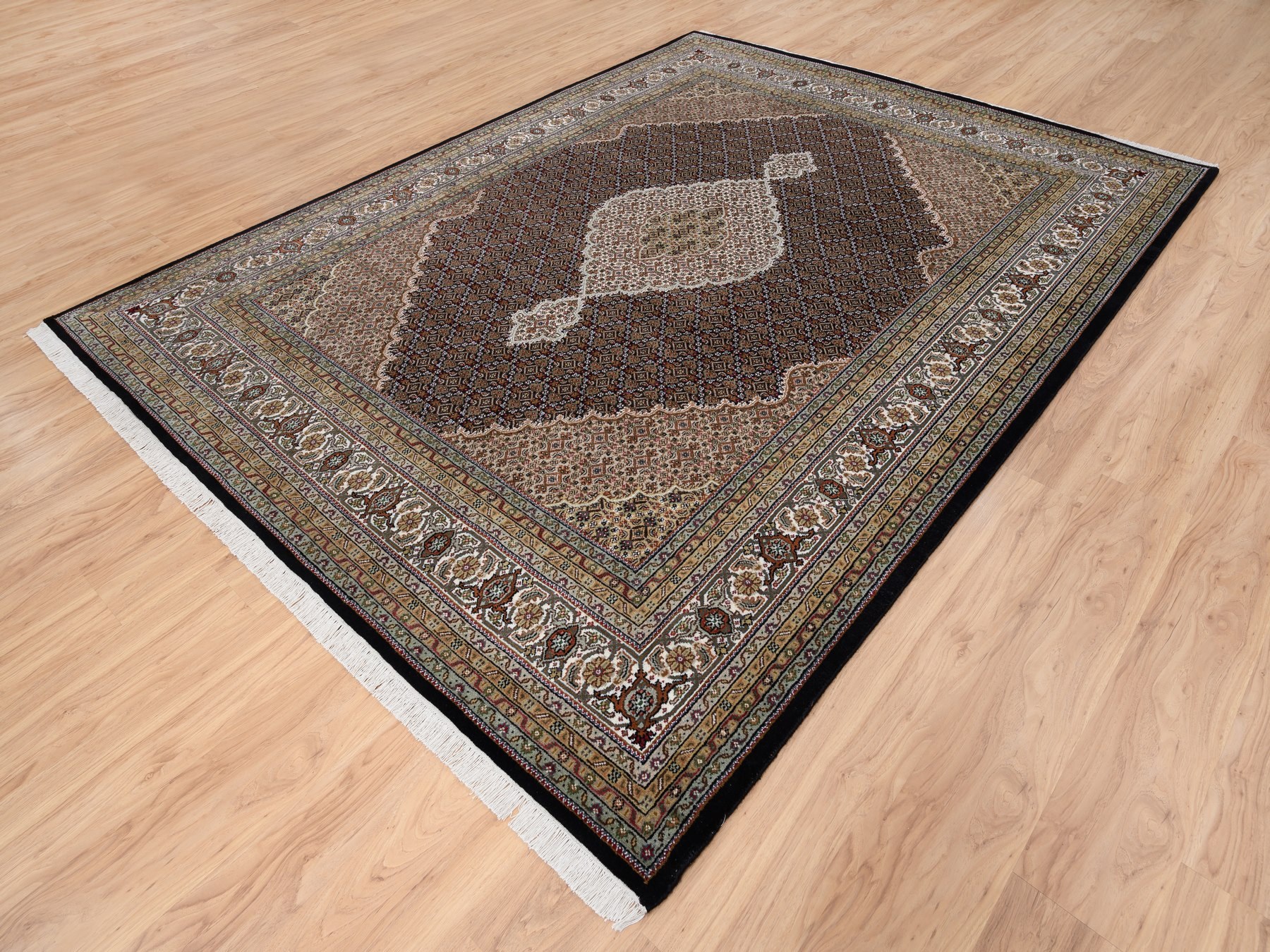 Traditional Rugs LUV569601